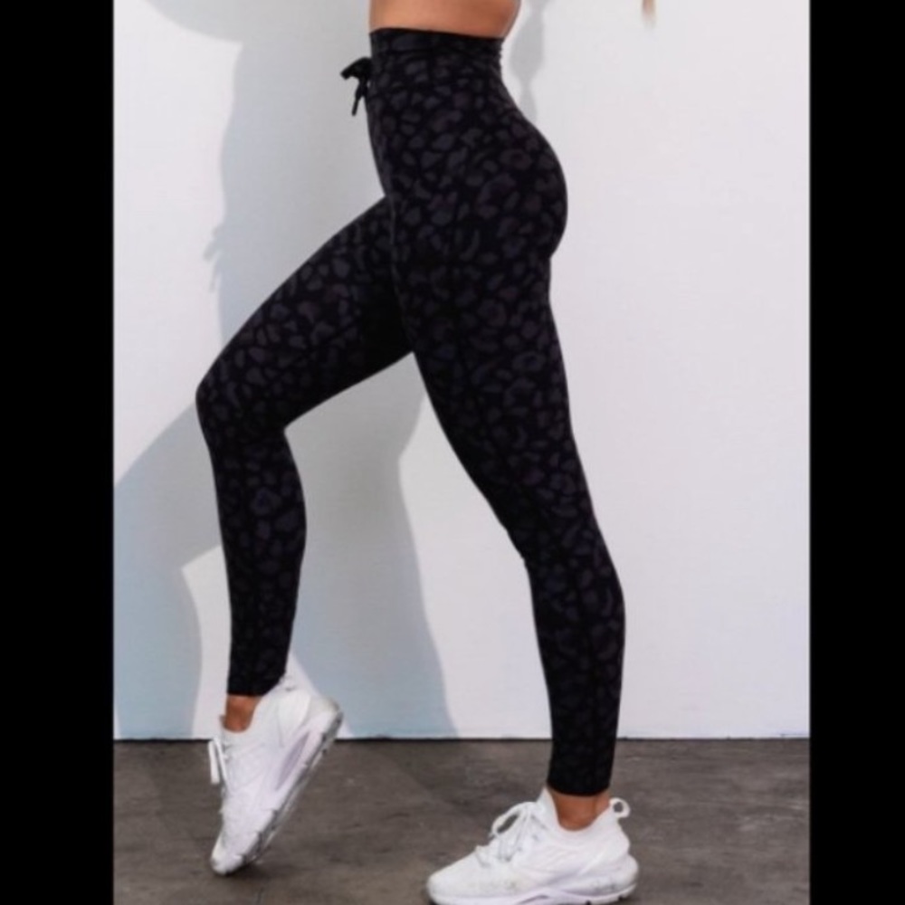 Sarah’s Day x White Fox Boutique Black Cameo Leggings
